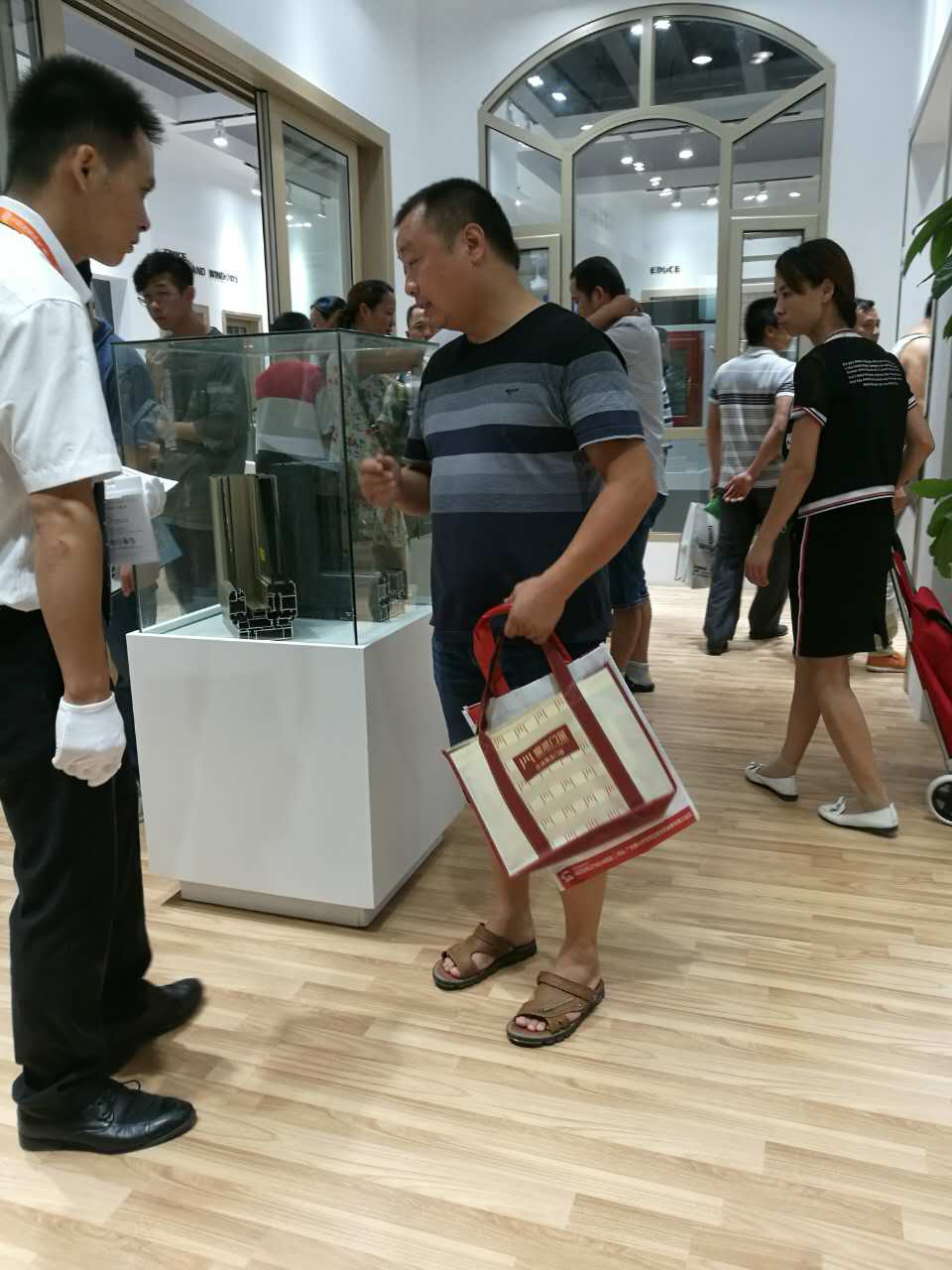 高端門窗加盟伊盾門窗